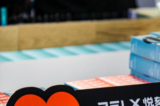 刻悦一代指示灯一直亮着(悦刻一代指示灯一直闪烁)