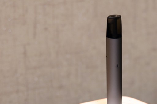 悦刻RELX一代的使用方法是怎么样的？悦刻一代烟杆充一次电能使用多久？